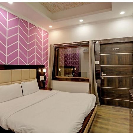 Madpackers Khajuraho Hostel Екстериор снимка
