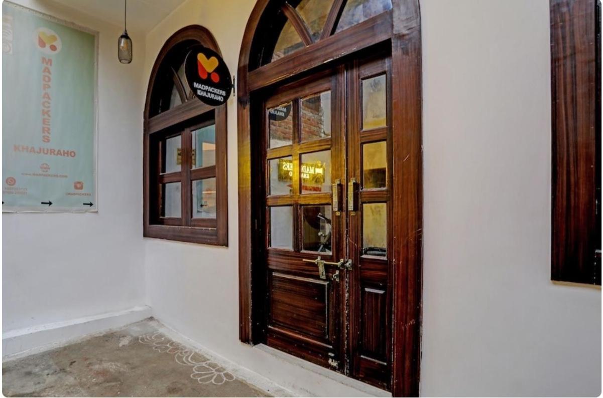 Madpackers Khajuraho Hostel Екстериор снимка