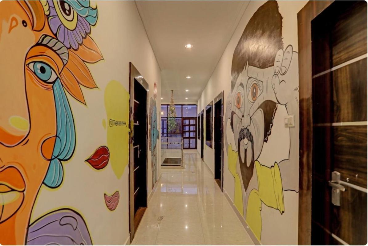 Madpackers Khajuraho Hostel Екстериор снимка