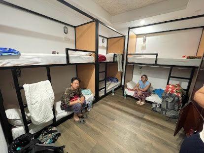 Madpackers Khajuraho Hostel Екстериор снимка